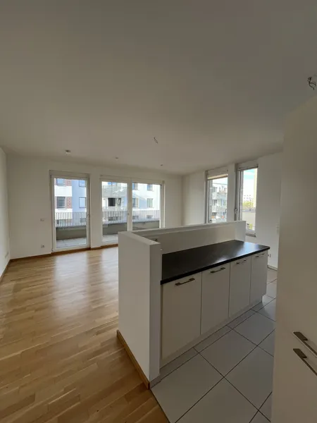 Stilvolle 3-Zimmerwohnung am Mauerpark mit Balkon, Einbauküche und Echtholzparkett — photo 1